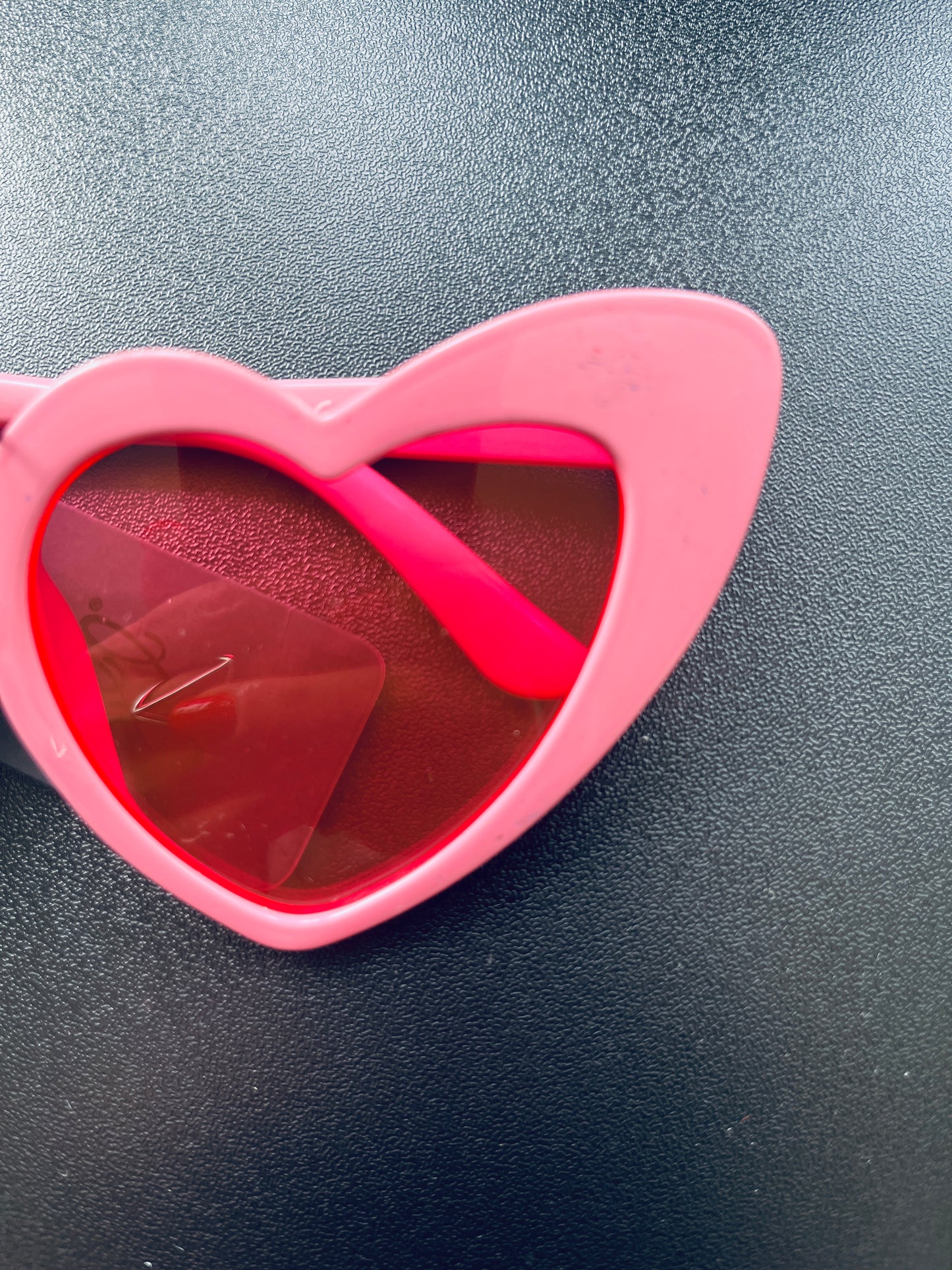!!! Lichte verkleuring!!! * Zonnebril "Love in the Air", roze
